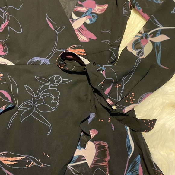 Signature by Reitman’s Black floral print wrap dress sheer sleeve xsmall NWT - Picture 4 of 6